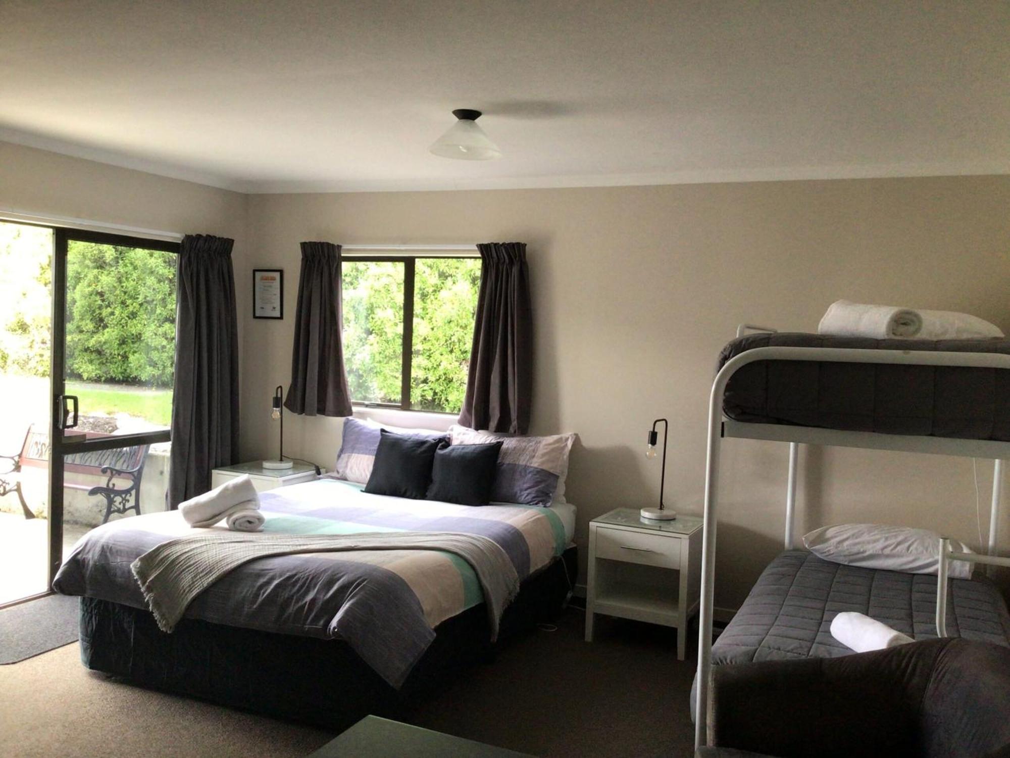 Fiordland Great Views Holiday Park Te Anau Dış mekan fotoğraf